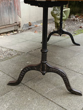 Charger l'image dans la galerie, Grande table de bistrot ancienne en noyer massif , pieds en fonte de fer signé Tüsh &amp; Zimmerman à Clingnau Aargau ( Argovie) vers 1900
