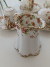 Charger l&#39;image dans la galerie, Service à café 9 pièces en porcelaine de Havilland France pour la boutique Louis Kuhne à Genève. Début 1900
