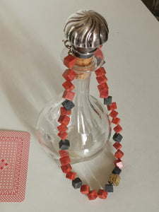 Collier moderniste en pierre naturelle taille carré