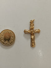 Charger l&#39;image dans la galerie, Pendentif crucifix en or 18 carat , travail XXÈME Italien . 1,7g

