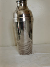 Charger l'image dans la galerie, Ercuis pour Christofle, grand  Shaker art déco en métal argenté. État neuf
