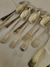 Charger l'image dans la galerie, Série de 10 grandes cuillères en métal argenté
