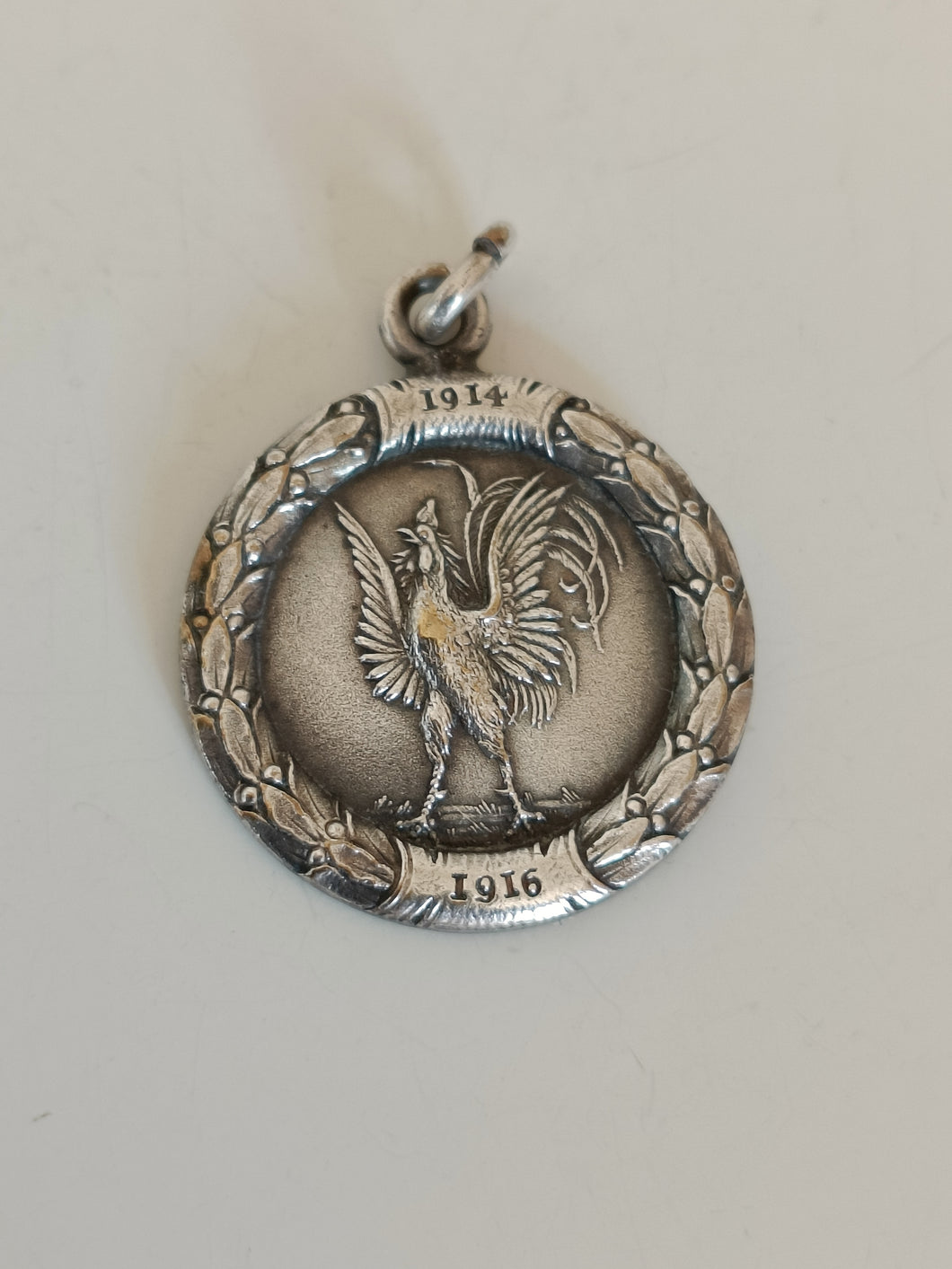 Médaille commémorative Française probablement première guerre 1914/16 . Métal argenté