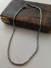 Charger l'image dans la galerie, Collier Javanais traditionnelle en argent massif 0,925 maille byzantine. Travail XXÈME unisexe
