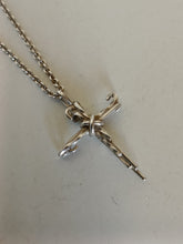 Charger l'image dans la galerie, Gilbert Albert Croix modernistes en argent massif 0,925 avec sa chaîne maille Gilbert Albert !
