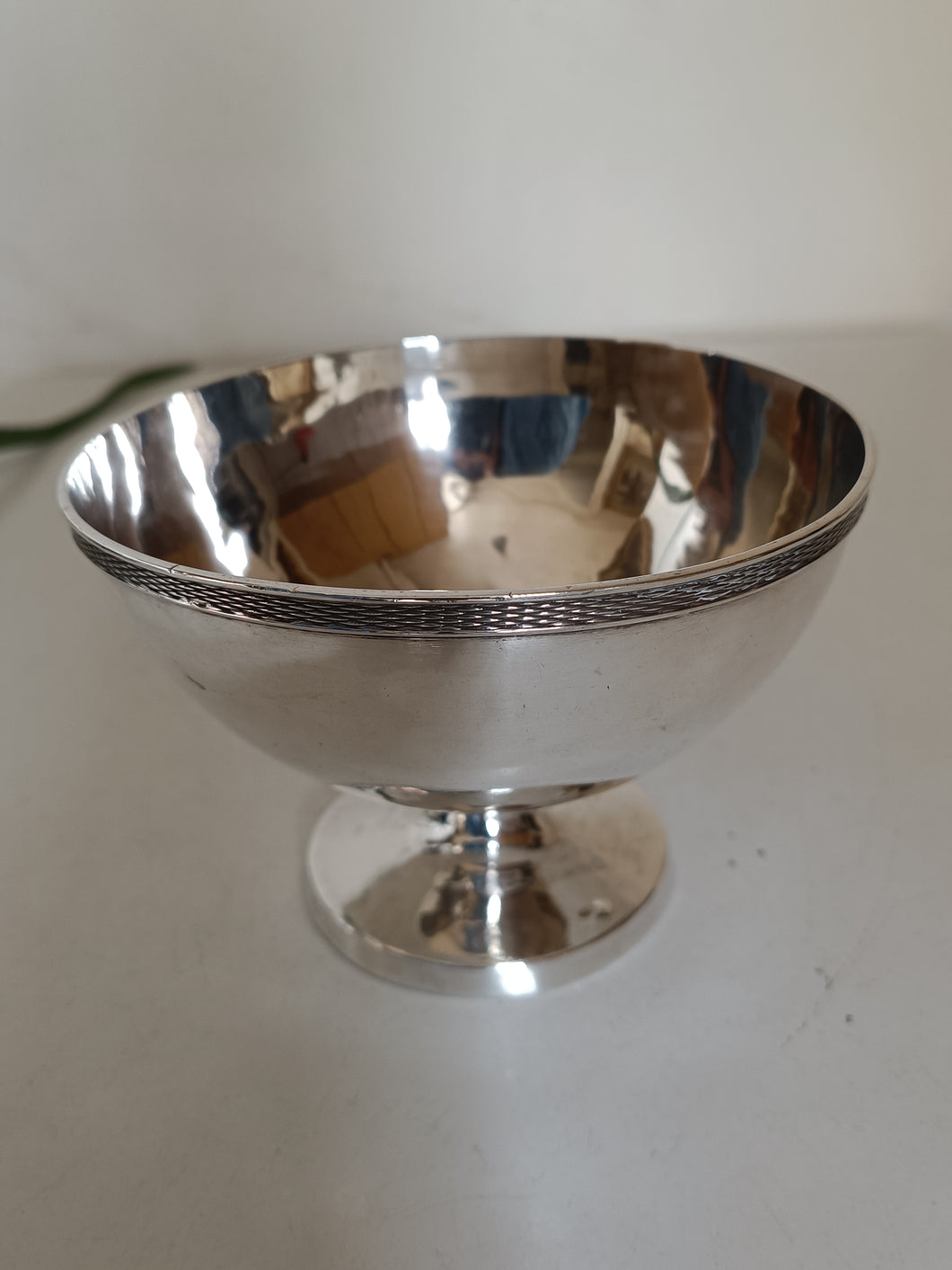 Antoine Mercier (1755-1820 )Coupe sur pied vieux Lausanne en argent massif, fin XVIIIÈME début XIXÈME Poids 200g sobre et élégant