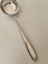 Charger l&#39;image dans la galerie, Jezler la reine grande louche en argent massif 0.800 , 210g
