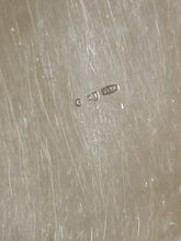 Charger l'image dans la galerie, Sucrier Russe en argent massif 0,916 période soviétique. Intérieur vermeil décors bordure Grecque . C'est une pièce racée !
