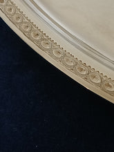 Charger l&#39;image dans la galerie, Ravissant petit plateau ovale en argent 0.800 de L. Jamin à Genève orfèvre
