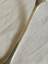 Charger l'image dans la galerie, Bénédict Gallay bourgeois de Genève, reçu maître en 1777, rare cuillère en argent massif fin XVIIIE genevoise.

