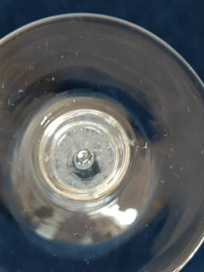 Ravissant verre à vin en cristal gravé , milieu XXÈME,