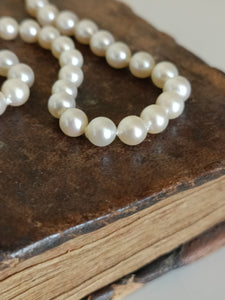 Collier dégradé de perles de culture rosée, avec fermoir en argent massif