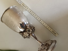 Charger l&#39;image dans la galerie, Grande coupe en argent massif XIX ème, offerte pour des noces d&#39;or . Avec inscription famille Nicolet Sandoze 1835-1885 , 50 ans de Mariage
