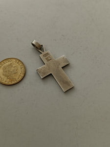 Croix en argent et émail bleu , décors peints à l'or fin. Parfait état.