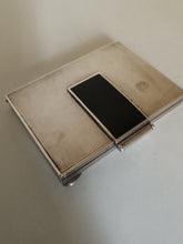 Charger l&#39;image dans la galerie, Boîte en argent massif et émail noir Autriche vers 1930 .
