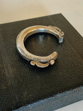Charger l&#39;image dans la galerie, Bracelet en argent creux  ethnique,  Hmong Laos Vietnam chine
