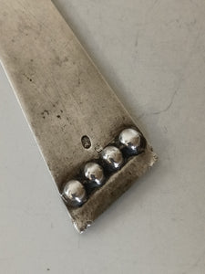 Couteau à beurre en argent massif, design début XXÈME, poinçons à identifier