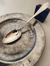 Charger l'image dans la galerie, Vieux Lausanne probablement David Bessière fin XVIIIE début XIXE grande cuillère à soupe en argent massif .
