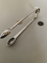Charger l'image dans la galerie, Jhon Lias à Londres daté 1796 ravissant pince à sucre Old english d'époque George III . En argent massif Sterling 0,925.

