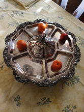 Charger l&#39;image dans la galerie, Grand centre de tables pivotant à servir Anglais, en métal argenté. 2 partie
