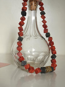 Collier moderniste en pierre naturelle taille carré