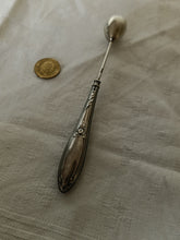 Charger l'image dans la galerie, Object mystère à identifier ! Trouvé bravo à Monsieur X. Qui a identifié cet objet! Œuf à repriser les gants en peau, peut aussi être utilisé en couture pour boucher les trous !
