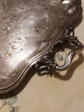 Charger l&#39;image dans la galerie, Boulanger à Paris , grand plateau en métal argenté style Louis XV fait au XIXÈME. Trace d&#39;usure du temps ! Belle patine ...
