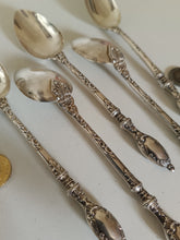 Charger l'image dans la galerie, Ravinet &amp; Cie à Paris orfèvre de 1912 à 1923Série de 6 cuillères à thé en argent 0.800 style Louis XV
