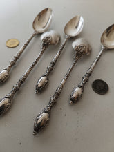 Charger l'image dans la galerie, Ravinet &amp; Cie à Paris orfèvre de 1912 à 1923Série de 6 cuillères à thé en argent 0.800 style Louis XV
