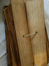 Charger l'image dans la galerie, Manuscrit bouddhiste, sud de l'Inde langage Kannada, probablement Xixème. Fait sur feuille de banane.
