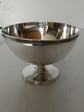 Charger l&#39;image dans la galerie, Antoine Mercier (1755-1820 )Coupe sur pied vieux Lausanne en argent massif, fin XVIIIÈME début XIXÈME Poids 200g sobre et élégant
