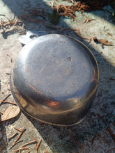 Charger l'image dans la galerie, Série de trois écuelle Tastevin style Viking norwegia  copie de style XVIIème en étain fin , fabricant italien
