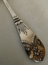 Charger l&#39;image dans la galerie, Pelle à glace style Empire en argent massif Allemand. Début XXÈME. Ravissant modèle de haute qualitée.
