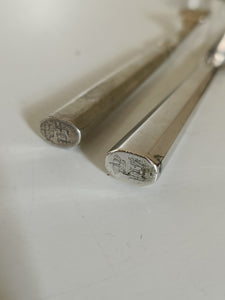 Rare série de couverts à dessert en argent massif Allemand fin XVIIIÈME début XIXE par le maître orfèvre Christian Friedrich Müller à Berlin periode 1788/1802. Très bonne orfèvre renommé. Monogramme et couronne de prince probablement prussien.