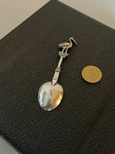 Rare petite cuillère de naissances à la cigogne style  XVIIIE hollandaise en argent massif