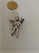 Charger l&#39;image dans la galerie, Paire de pendentif chérubin au dauphin, probablement pour décoré des bracelet que à mettre sur un collier .. l&#39;un n&#39;empêche pas l&#39;autre

