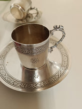 Charger l&#39;image dans la galerie, Argent massif Minerve premier titre 0.950! Paire de tasse et sous tasse à café dans le style Louis XVI . Poinçons orfèvre Henri Soufflot fin XIXÈME début Xxème
