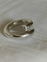 Charger l'image dans la galerie, Bague serpent création artiste inconnu, en argent massif, technique cire perdue. Dans le goût de la bague larmes de Tiffany.

