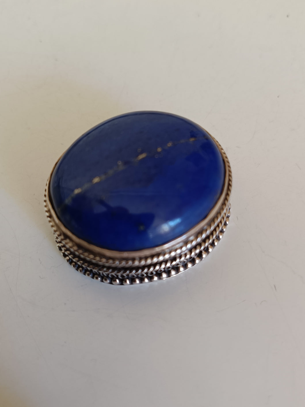 Petite boîte en argent avec cabochon lapiz Lazuli probablement Inde