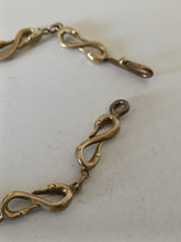 Charger l&#39;image dans la galerie, Rare bracelet à double col de cygne en laiton probablement XIXÈME réparation au fermoir dans les règles de l&#39;art
