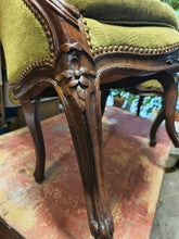 Charger l&#39;image dans la galerie, Rare paire de fauteuils cabriolets style Louis XV en palissandre. À recouvrir
