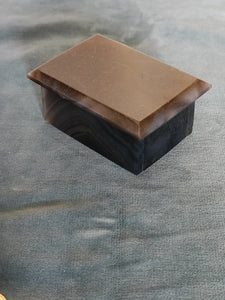 Petit boîte en pierre d'agate . Parfait état