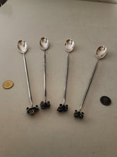 Charger l'image dans la galerie, Série de 4 cuillères à cocktail en argent massif Hollandais. Avec décors voiture de collection . Travail début XXÈME.
