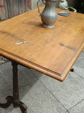 Charger l'image dans la galerie, Table de bistrot, piètement en fonte signée SSA
