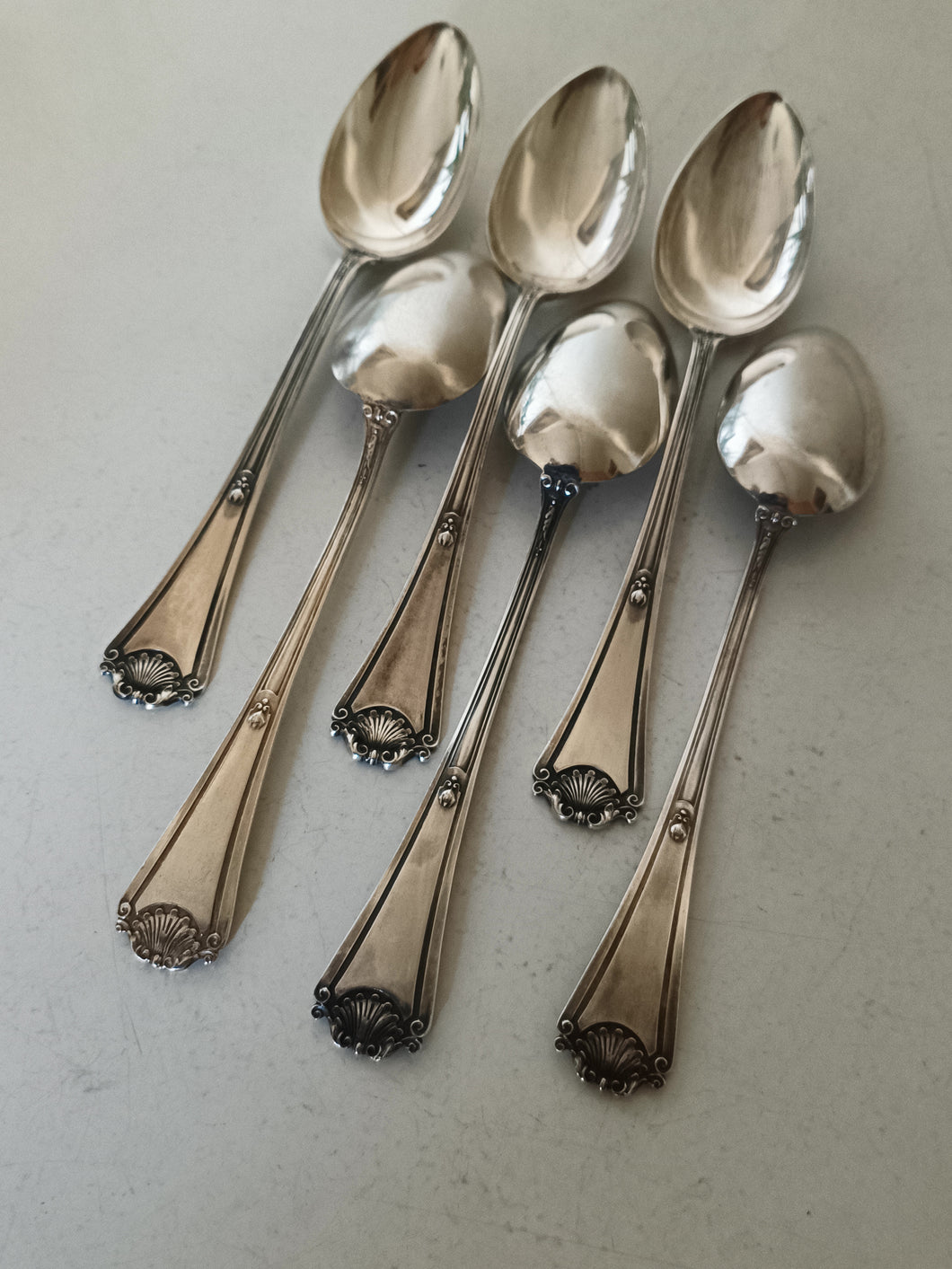 Jezler coquille Louis XIV série de 6 cuillères à thé en argent 0.800