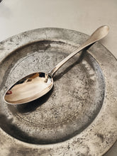 Charger l'image dans la galerie, Vieux Lausanne probablement David Bessière fin XVIIIE début XIXE grande cuillère à soupe en argent massif .
