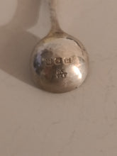 Charger l'image dans la galerie, Cuillère à sel en argent Sterling Londres 1920

