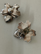 Charger l'image dans la galerie, Paire de boucles d'oreilles vintage en argent massif
