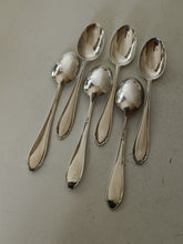Charger l&#39;image dans la galerie, Jezler la Reine série de 6 cuillères à café en argent massif 0.800 en parfait état.
