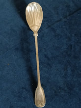 Charger l&#39;image dans la galerie, Grande cuillère à service américaine dite à farce. En argent massif Sterling Américain XIXÈME orfèvre à identifier.
